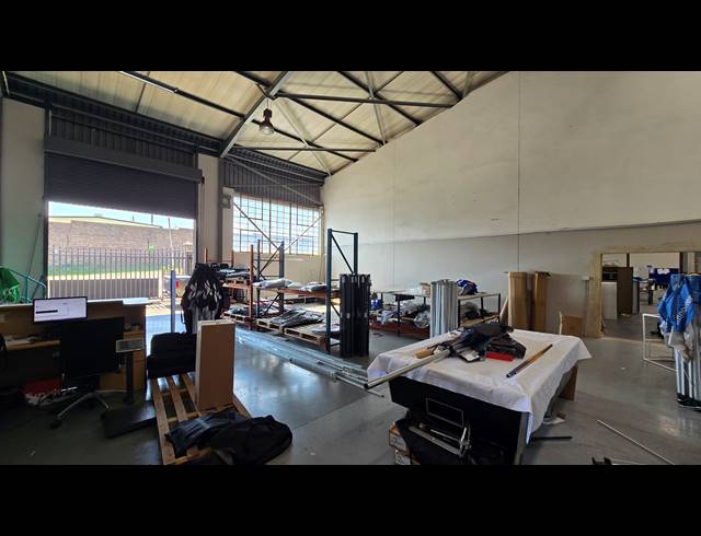 1,239M² WAREHOUSE TO LET IN SPARTAN
